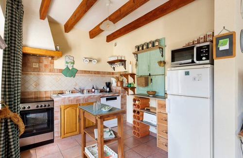 Montreuil-Bellay House | Holiday Home “La Ferme Du Bellay - Côté Cour” with Private Terrace, Wi-Fi & Air Conditioning