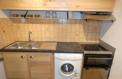 Prechac House | Holiday Home “L’oustal De Préchac 2” with Mountain View, Private Terrace & Wi-Fi