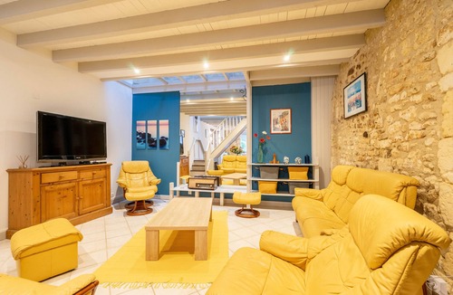 Gemozac House | Holiday Home 'La Ferme - Gîtes De La Tournerie' with Shared Pool, Private Terrace and Wi-Fi