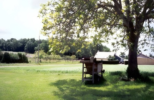 Allonnes House | Holiday Home 'Le Ecurie' with Shared Pool, Private Terrace and Wi-Fi