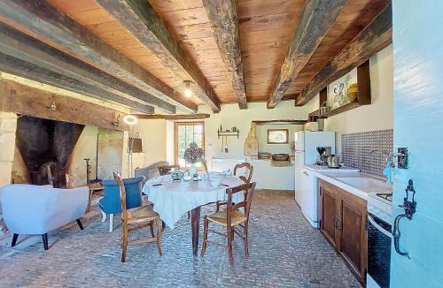 Jayac House | Holiday Home Le Petit Gîte by Interhome