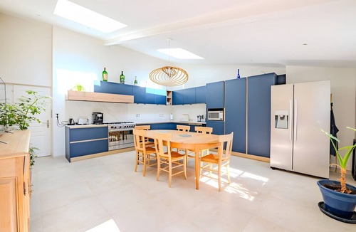 Grezillac House | Holiday Home 'Maison De Campagne Proche Bordeaux' with Wi-Fi