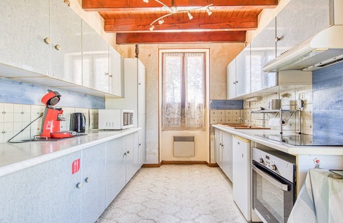 Cavignac House | Holiday Home 'Maison De Campagne Avec Jardin' with Private Terrace, Private Garden and Air Conditioning