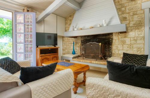 Gaillan-en-Medoc House | Holiday Home Nola by Interhome