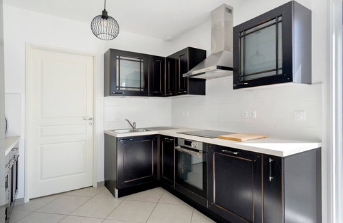 Pisany House | Holiday Home 'Sérénité' with Private Terrace, Private Garden and Wi-Fi