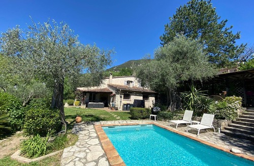 Tourrettes-sur-Loup House | Holiday house Tourrettes sur Loup for 1 - 6 persons with 3 bedrooms - Holiday house