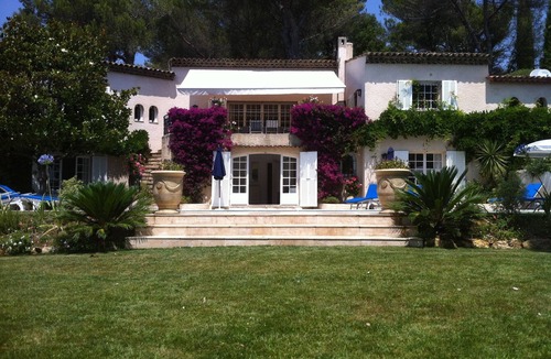 Biot Villa | Hollywood actor's home- amazing location, spacious villa , magnificent gardens