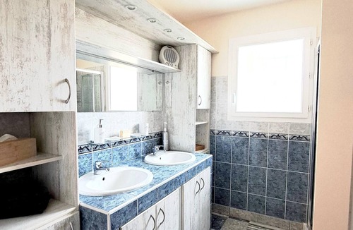 Saint-Philippe-du-Seignal House | Homerez - House for 4 pers. with garden in Saint-Philippe-du-Seignal
