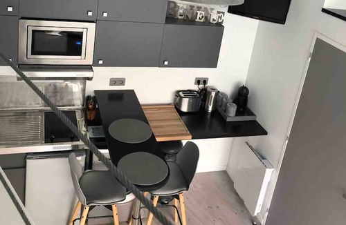 Vallieres Apartment | Homerez - Beautiful studio for 2 ppl. at Clermont-Ferrand