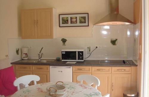 Bussac-Foret House | Homerez - Comfortable House in Bussac-Forêt - Pool