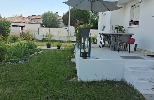 Saint-Sulpice-de-Royan House | Homerez - House in Saint-Sulpice-de-Royan