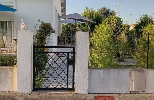 Saint-Sulpice-de-Royan House | Homerez - House in Saint-Sulpice-de-Royan