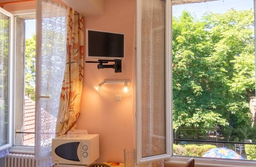 Neris-les-Bains Apartment | Homerez - Studio in Néris-les-Bains