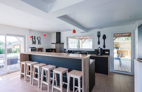 Soorts-Hossegor Villa | Hossegor! Villa 5 * and heated pool, lake and town center on foot!