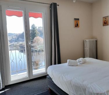 Peyrat-le-Chateau Hotel | Hotel - Bistro - Bar Le Bellerive