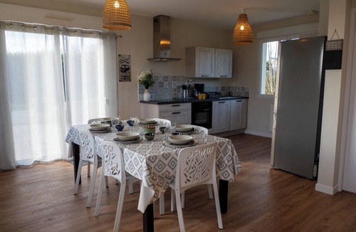 Plouneour-Trez House | House for 10 people, enclosed garden, beach 150 m away, quiet location
