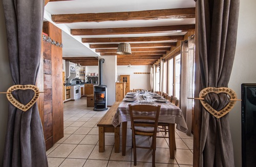 Albiez-Montrond Ski Chalet | House 8 people comfortably 150m from the slopes - Linen included