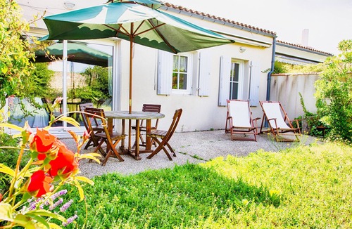 Saint-Martin-de-Re House | House for 6 in the heart of Saint Martin