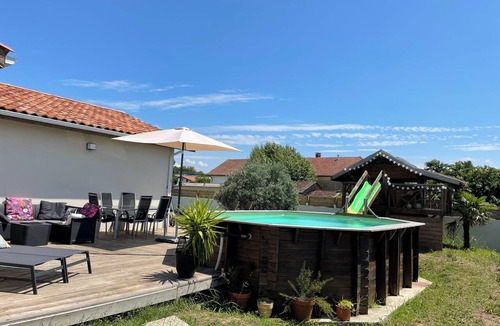 Saubrigues House | House for Rent with a Pool and a Playhouse for Kids