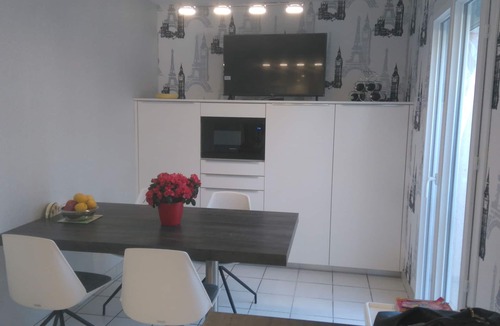 Saint-Aubin-de-Medoc House | House near Bordeaux and the Médoc. Available July 4–18 and August 22–29