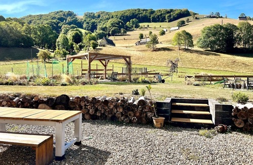 Campan House | House on the mountain, between ski slopes and hiking trails.