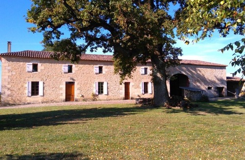 Sauveterre-De-Guyenne House | House, pool and vineyards near St Emilion