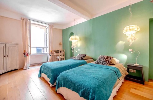 Old Town House | House Portail l Vintage, Central l Shellter Rentals
