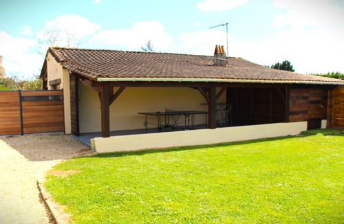 Cours-de-Pile House | House relaxation with swimming pool, billiards, table soccer, Ping-Pong barbecue garden