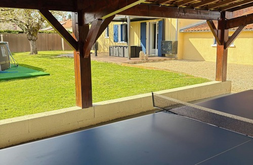 Cours-de-Pile House | House relaxation with swimming pool, billiards, table soccer, Ping-Pong barbecue garden