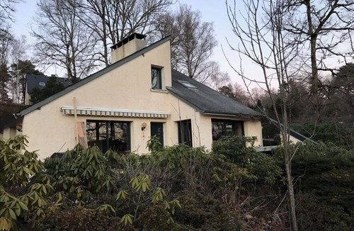 Marcillac-la-Croisille House | House with a hot tub, lake views, and lake access