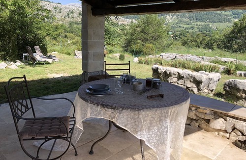 Coursegoules House | House with a magical view of the medieval village of Coursegoules. 30 min from the beaches