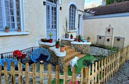 Salies-de-Bearn House | House with fenced exterior and garage 2 steps from the spa. 2 adults/1 child