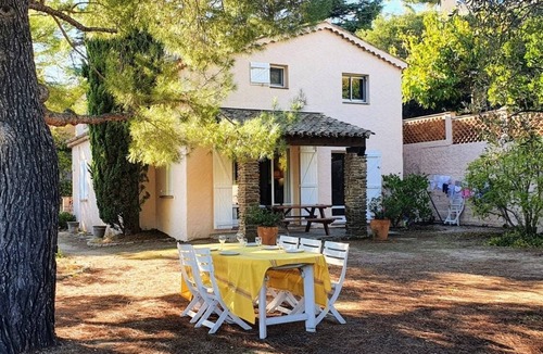 Sainte-Maxime House | House with garden, 300m from the sea, 5mn by bike from the center, 2 bedrooms, sleeps 6