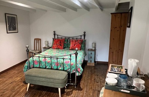 Chevanceaux Bed & Breakfast | In addition to their room, our guests can enjoy a garden, a terrace, a veranda, and a lounge
