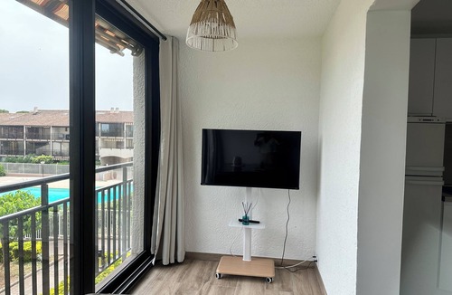 Tamaris Apartment | In private residence les jardins d'alizarines with swimming pool close to sea shops