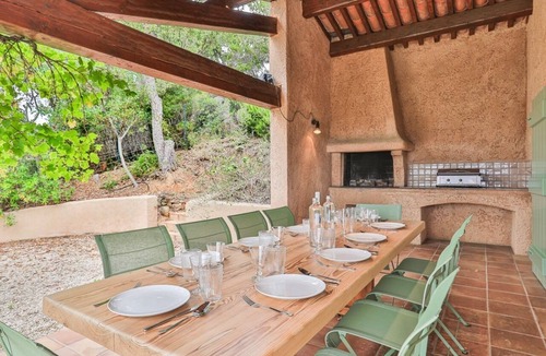 La Croix-Valmer House | In the heart of the hill, facing the sea