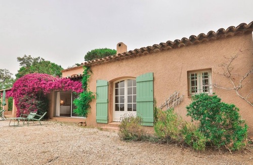 La Croix-Valmer House | In the heart of the hill, facing the sea