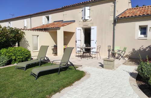 Maille House | In the heart of the Marais Poitevin, in a park, 40 km from the beaches and La Rochelle