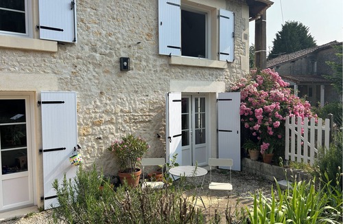 Touverac House | In the quiet of the countryside - Authentic charm - Modern comfort - Air-conditioned