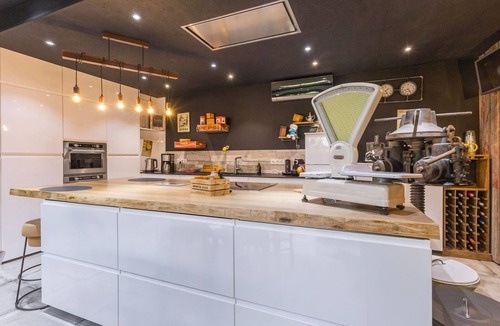 Saint-Mars-de-Coutais Cottage | Industrial-style gîte near Grandlieu Lake, private parking