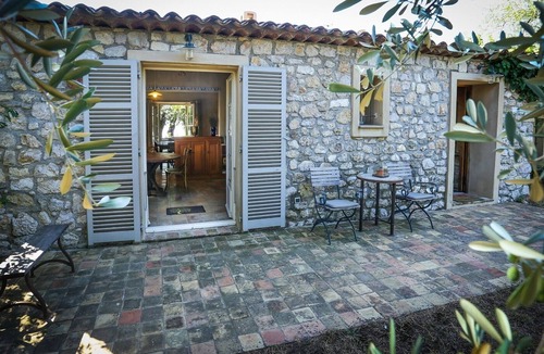 Nice Villa | JDV Holidays Maison Fleurie - characterful with private pool, overlooking Nice