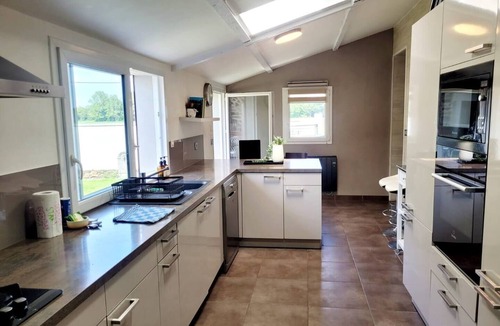 Saint-Philbert-de-Grand-Lieu House | Jolie et Grande Maison Pour Famille Nombreuse Avec Cheminée et Piscine