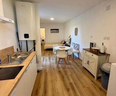 Bazouges-la-Perouse Apartment | Joli Cocon au Cœur de la Petite Cité de Caractère