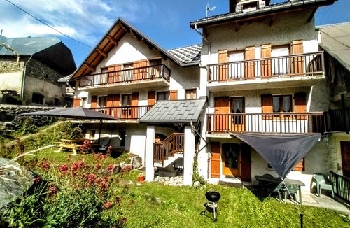 Saint-Colomban-des-Villards Apartment | Just 5 minutes from the Domaine des Sybelles! Fully equipped apartment with view.