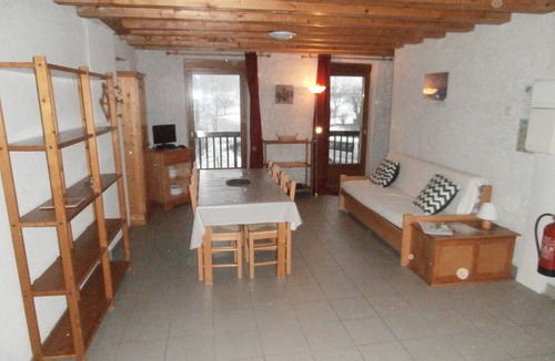 Saint-Colomban-des-Villards Apartment | Just 5 minutes from the Domaine des Sybelles! Fully equipped apartment with view.