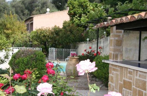 Castellar House | L'Aleandra