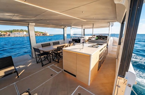 Port Cogolin Boat Rental | L'AQUAÏA (SeaLoft 480) – Your private loft on the Mediterranean