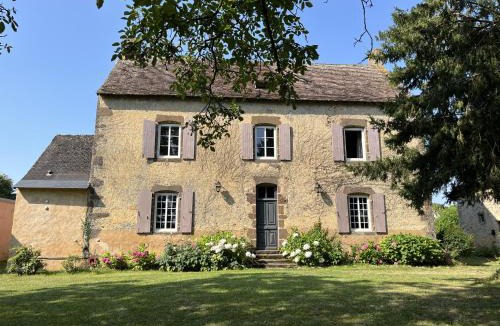 Domfront-en-Champagne House | L'Oasis Familiale - Piscine - Parking - 10 pers