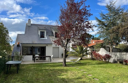 Guerande House | La Baule beach 1.5 km away. Bright house sleeps 9, enclosed garden