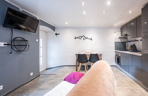 Saint-Etienne-de-Cuines Apartment | La Belle Maurienne - Balcon avec vue sur montagne